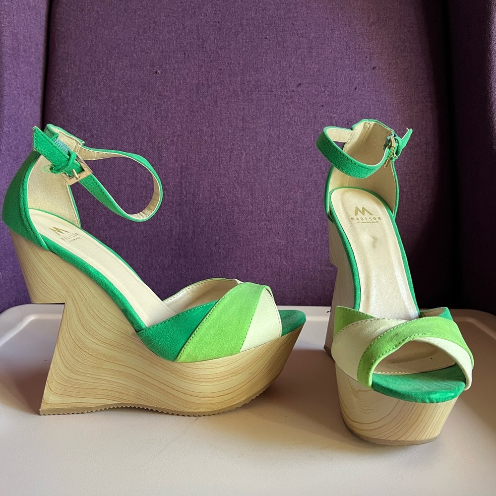 Funky green wedges size 7